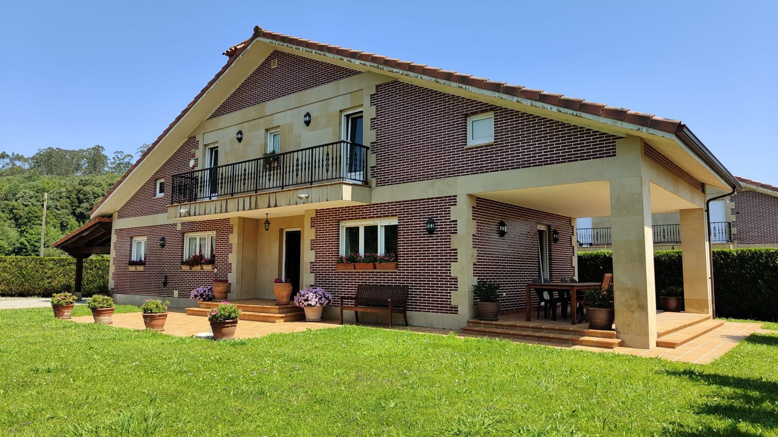 Vista exterior de Casa o xalet en venda en Bárcena de Cicero amb Calefacció, Parquet i Balcó