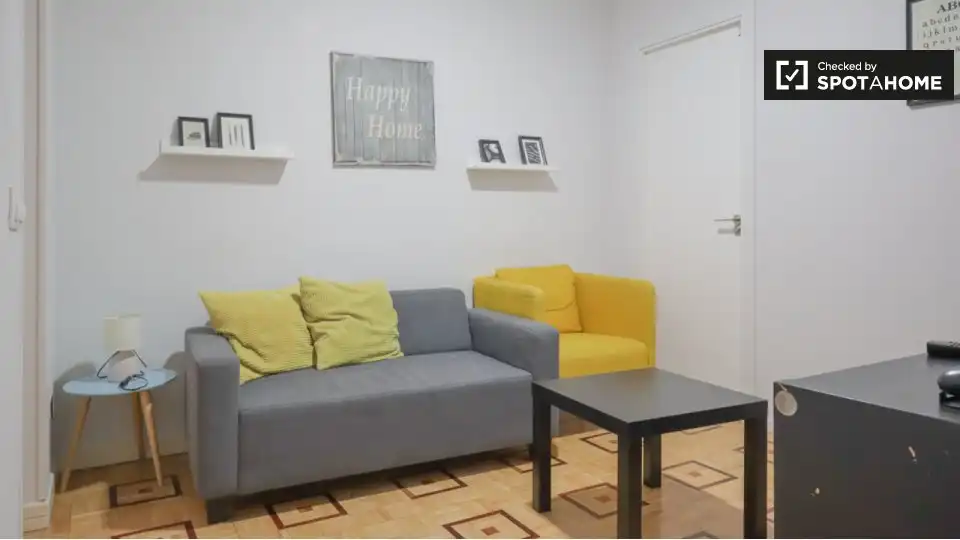 Living room of Flat for rent in Madrid  with Air Conditioner, Heating and Furnished