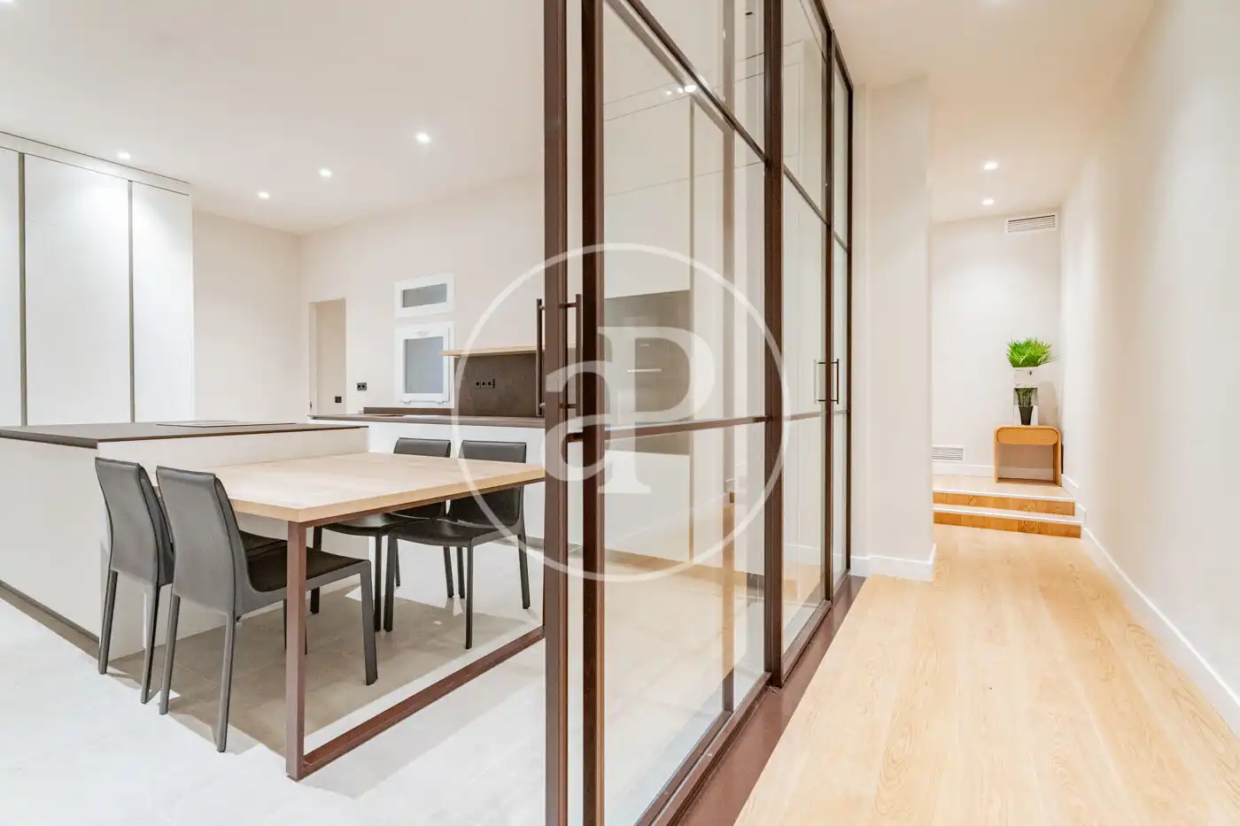 Wohnung zum Verkauf in  Madrid Capital mit Klimaanlage, Heizung und Möbliert