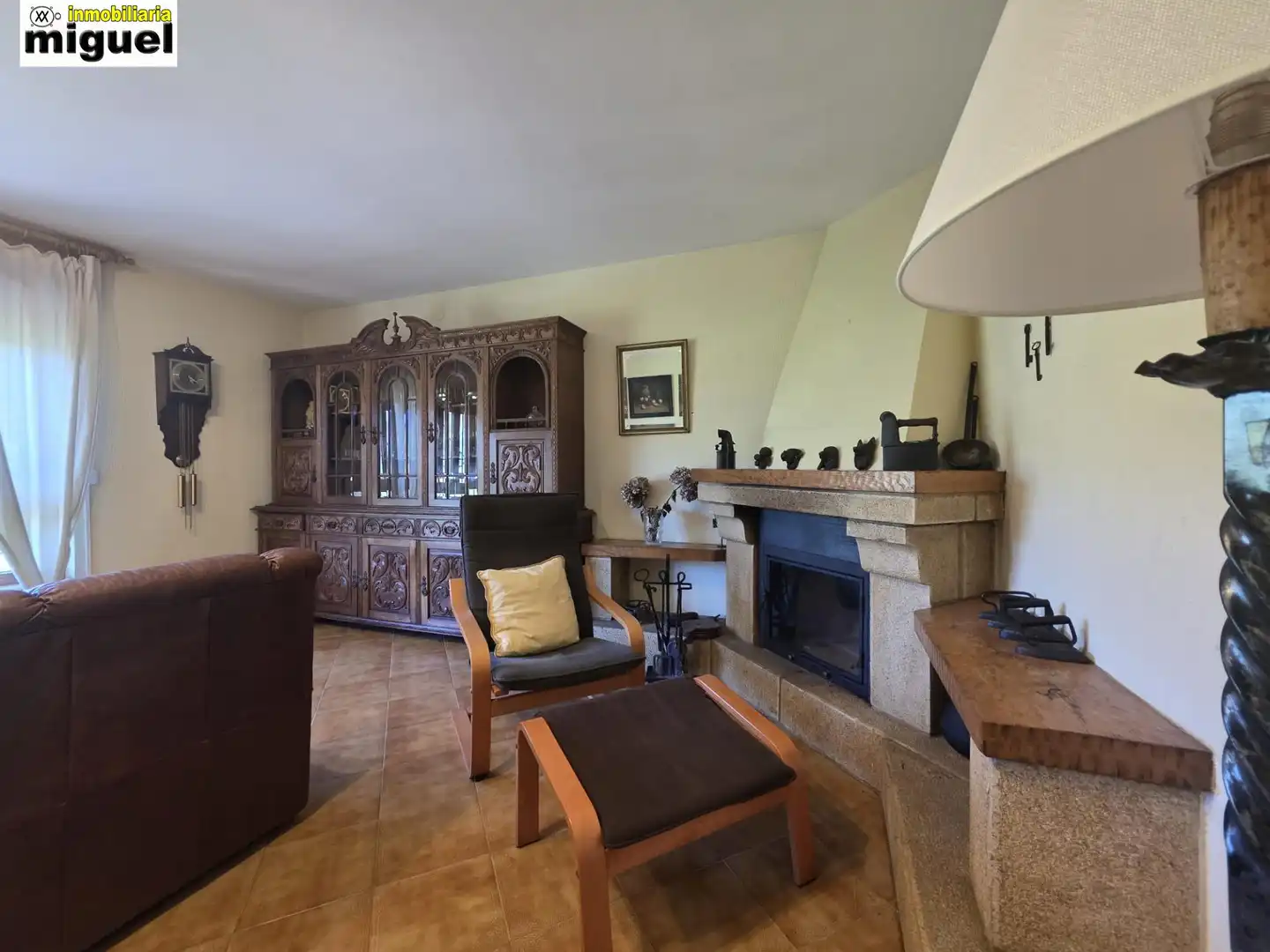 Sala d'estar de Casa o xalet en venda en Llanes amb Calefacció, Jardí privat i Terrassa