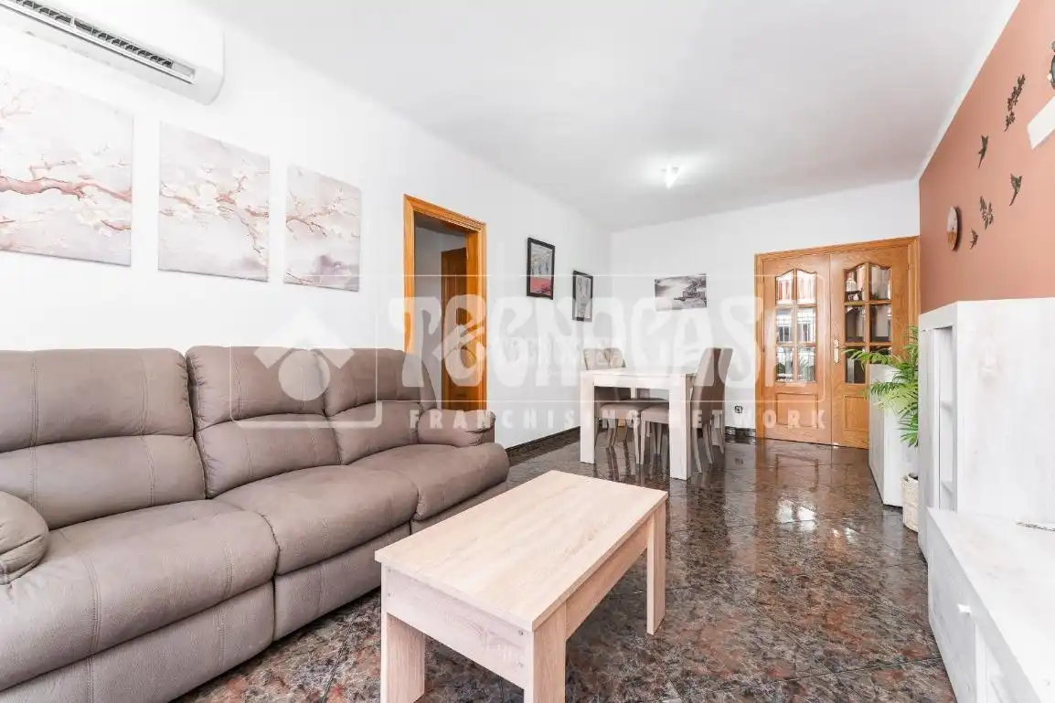 Sala d'estar de Pis en venda en Sant Joan Despí amb Aire condicionat, Terrassa i Balcó