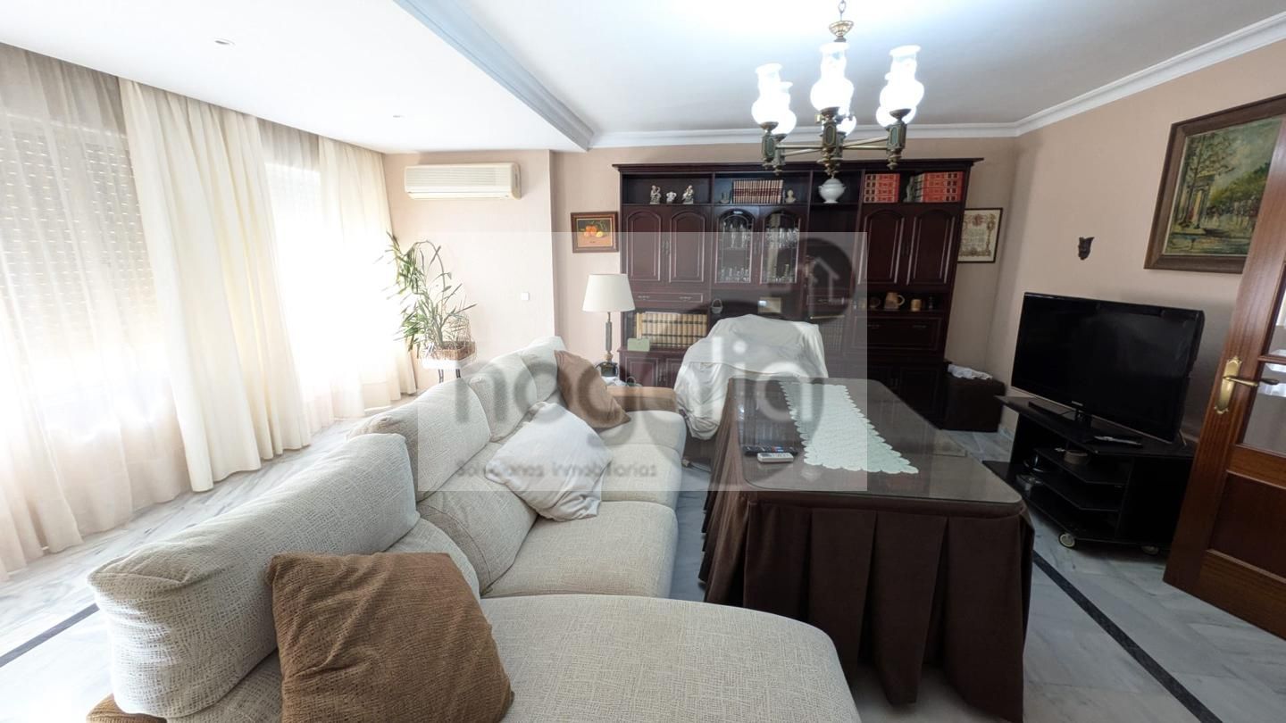 Living room of Flat for sale in  Sevilla Capital  with Air Conditioner, Storage room and Furnished