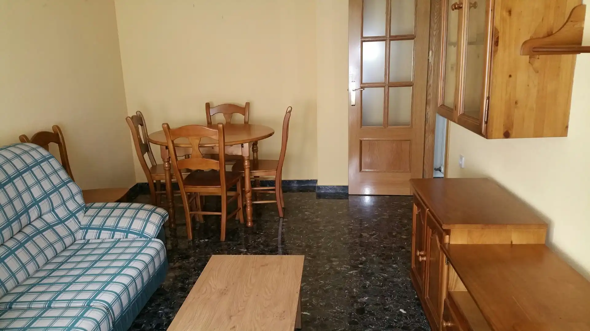 Sala de estar de Apartamento de alquiler en Albacete con Calefacción y Amueblado