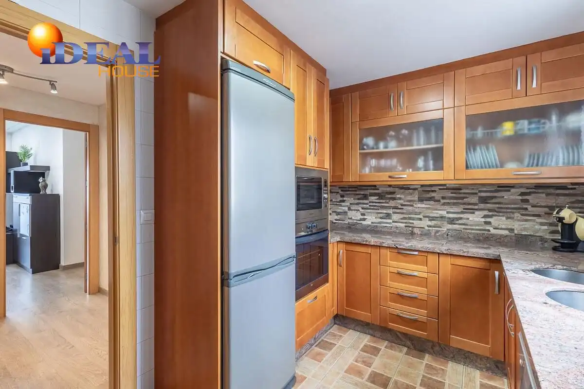 Kitchen of Flat for sale in Granada