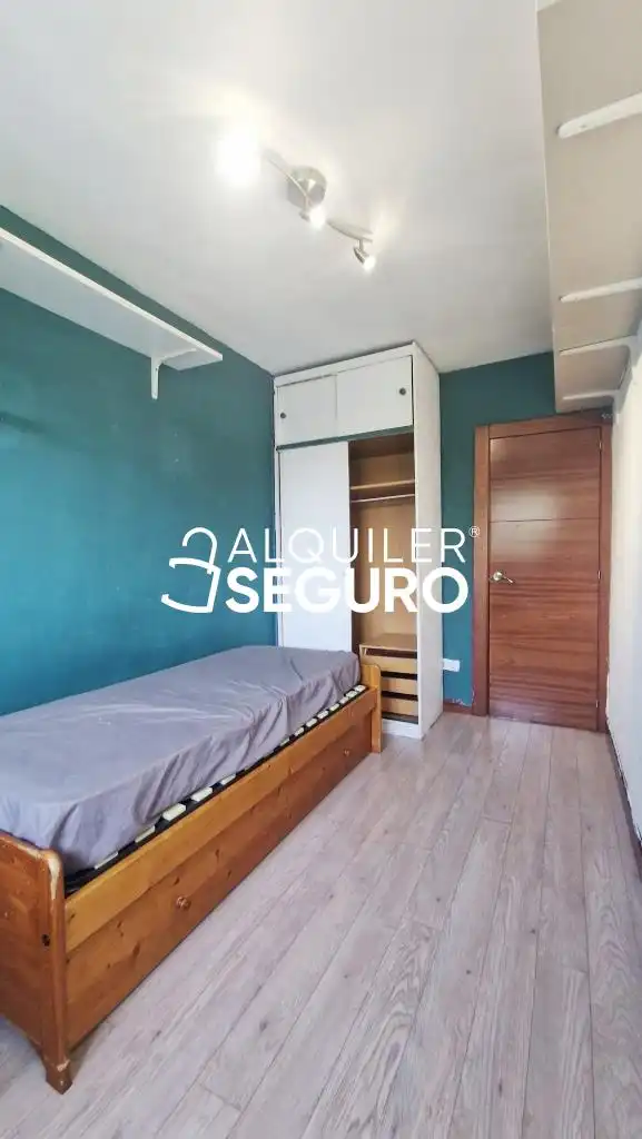 Bedroom of Flat for rent in Madrid  with Air Conditioner, Heating and Furnished