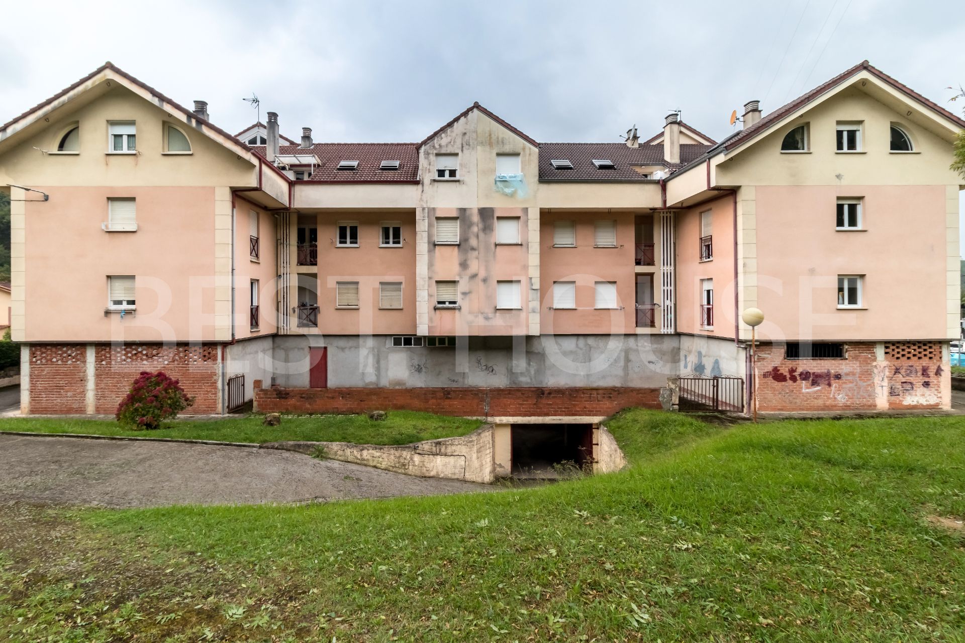 Außenansicht von Wohnung zum verkauf in Valdáliga mit Heizung, Parkett und Möbliert