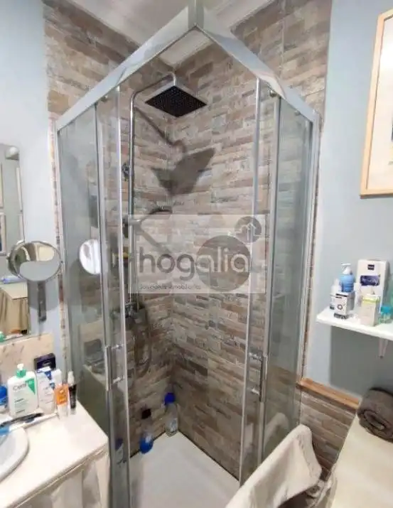 Bathroom of Study for rent in Sevilla  with Air Conditioner and Furnished