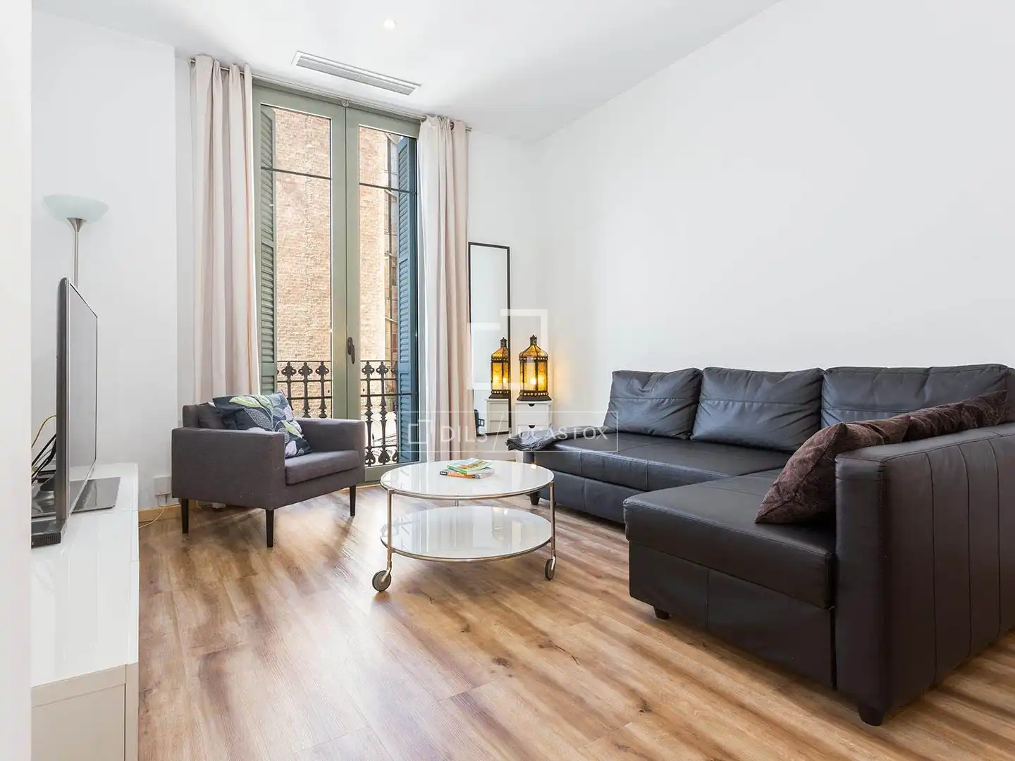 Außenansicht von Wohnung zum Verkauf in Barcelona mit Klimaanlage, Heizung und Parkett