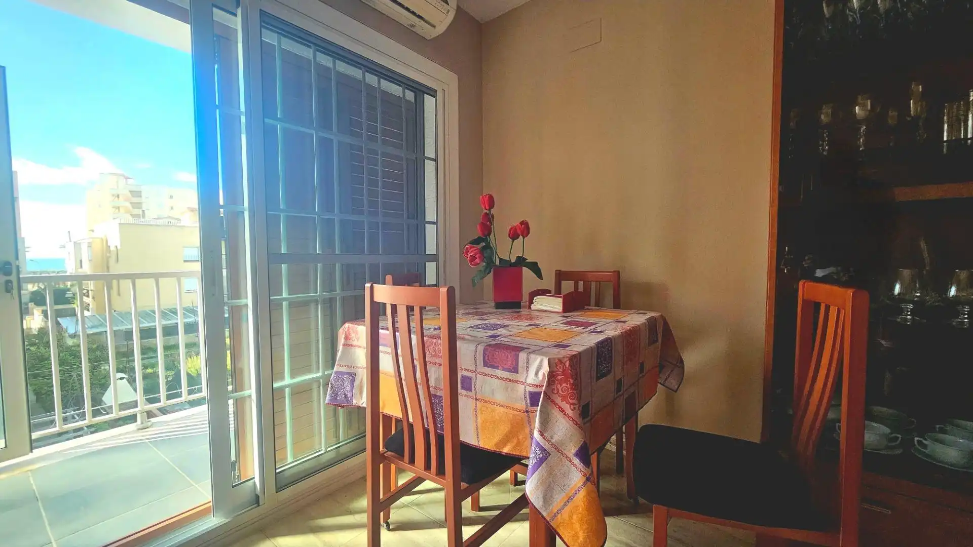 Comedor de Piso de alquiler en Cunit con Aire acondicionado, Terraza y Amueblado