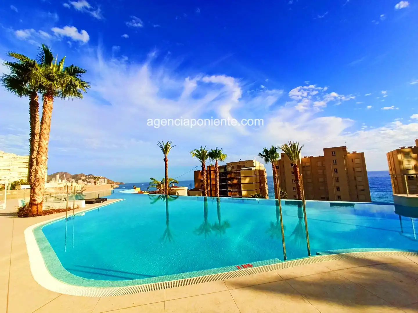 Swimming pool of Flat for rent in Benidorm  with Air Conditioner, Terrace and Furnished