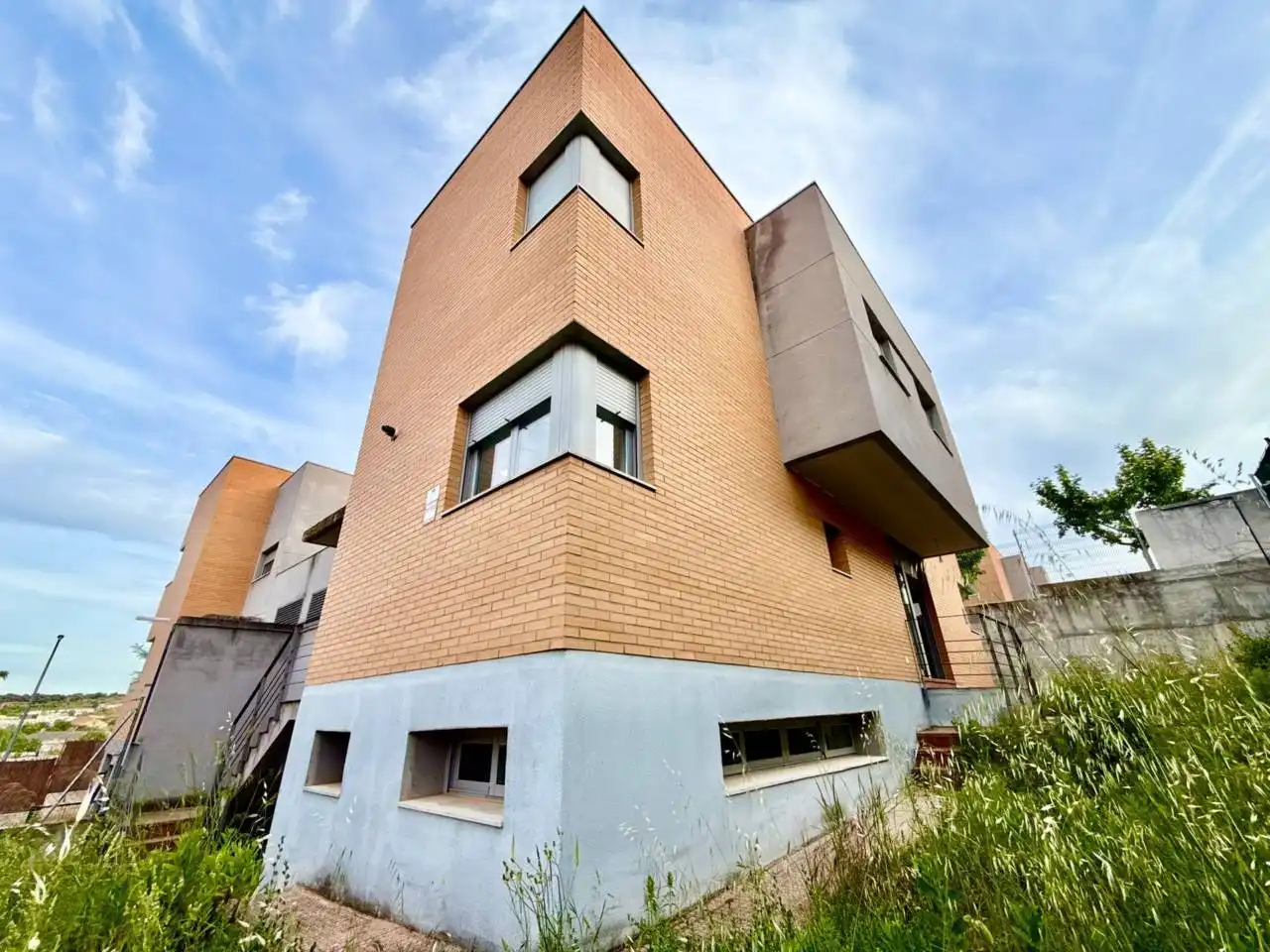 Vista exterior de Casa adosada en venta en Bargas con Calefacción, Jardín privado y Alarma