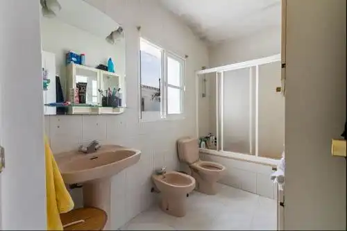 Bathroom of Houses for sale in Mijas  with Air Conditioner, Terrace and Storage room