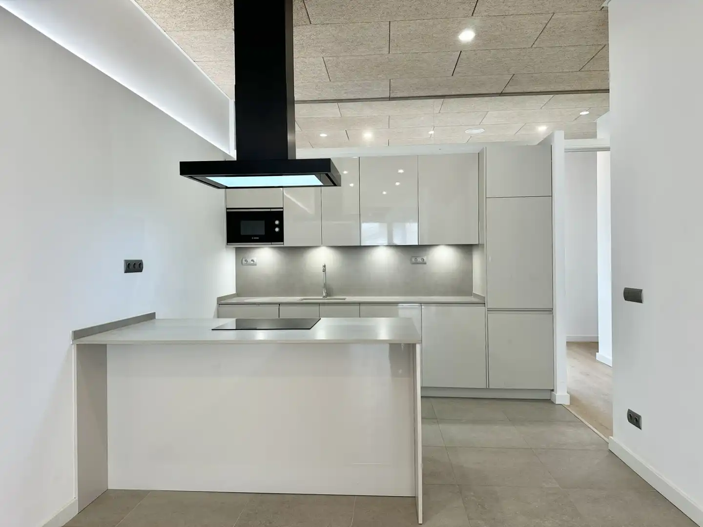 Kitchen of Flat for sale in Vilanova i la Geltrú  with Air Conditioner, Heating and Private garden
