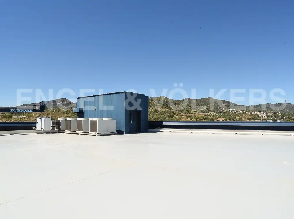 Vista exterior de Nave industrial en venta en Sant Just Desvern