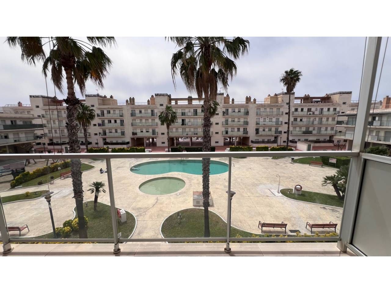 Piscina de Pis en venda en Cubelles amb Aire condicionat, Calefacció i Terrassa