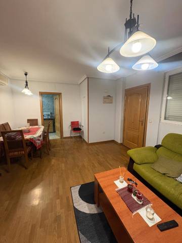 Piso en Venta en Calle Angelillo en Palomeras Sureste