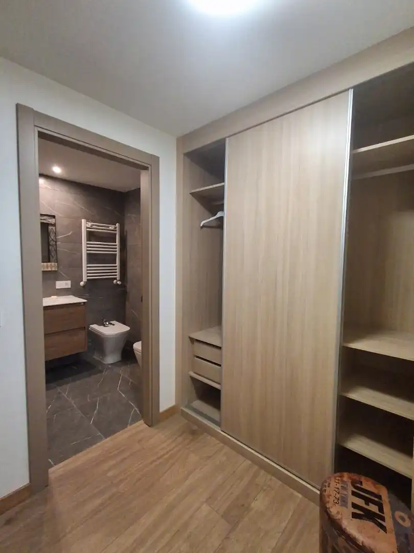 Baño de Piso en venta en Oviedo  con Calefacción y Trastero