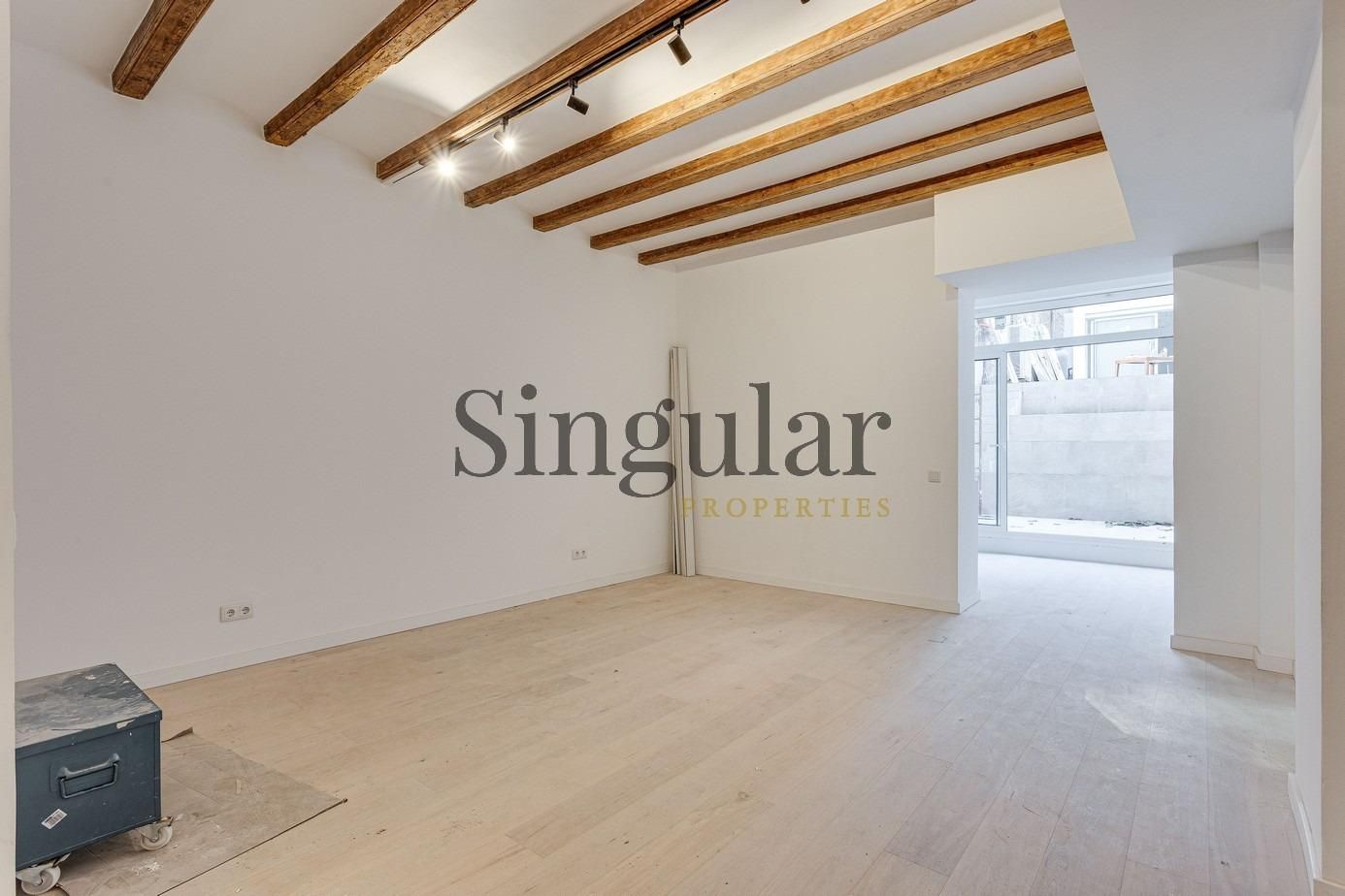 Living room of Duplex for sale in  Barcelona Capital  with Air Conditioner, Heating and Private garden