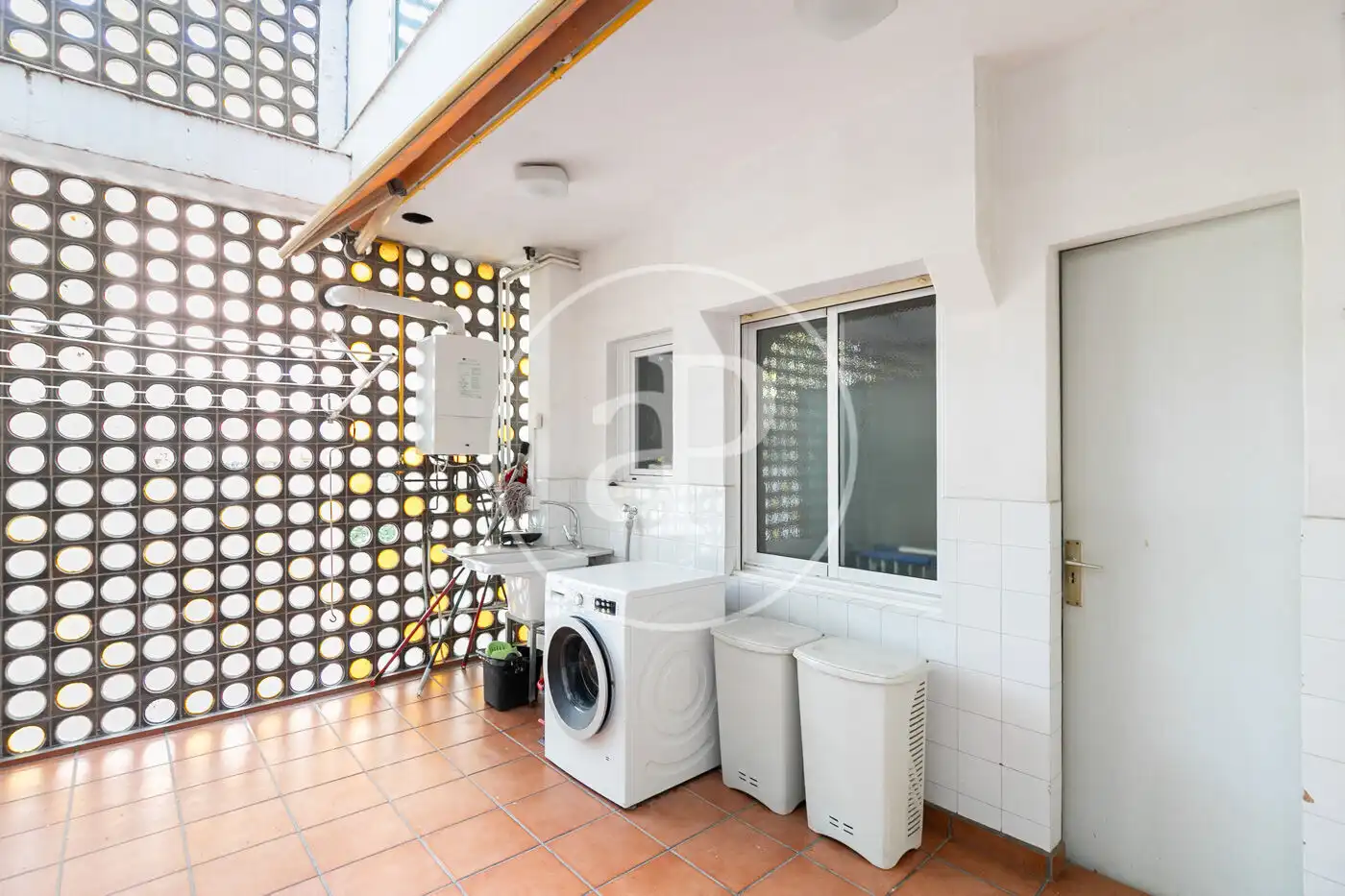Vista exterior de Piso en venta en Barcelona con Calefacción, Jardín privado y Terraza