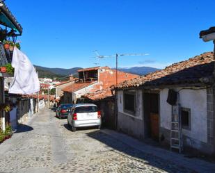 Vista exterior de Casa adosada en venda en Hoyos