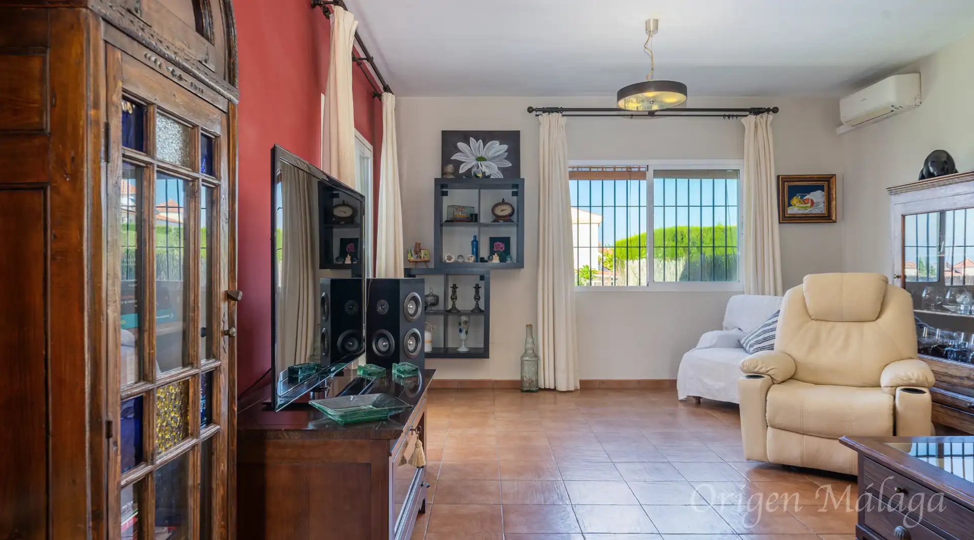 Sala de estar de Casa adosada en venta en Vélez-Málaga con Calefacción, Jardín privado y Terraza