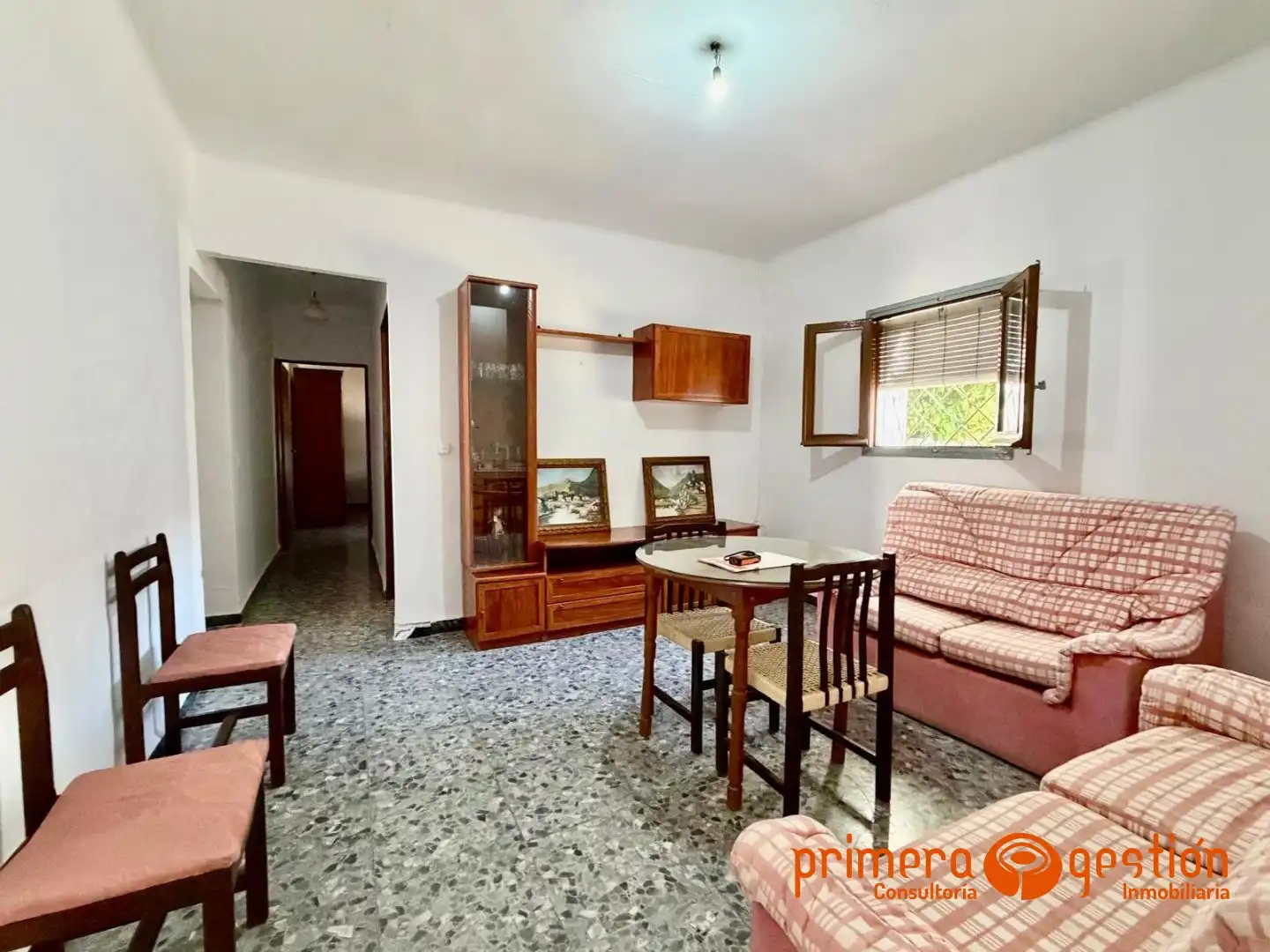 Vista exterior de Casa o chalet en venta en Lora del Río con Trastero y Amueblado