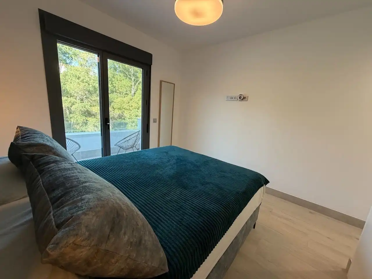 Dormitori de Casa adosada en venda en Vélez-Málaga amb Terrassa, Traster i Piscina comunitària