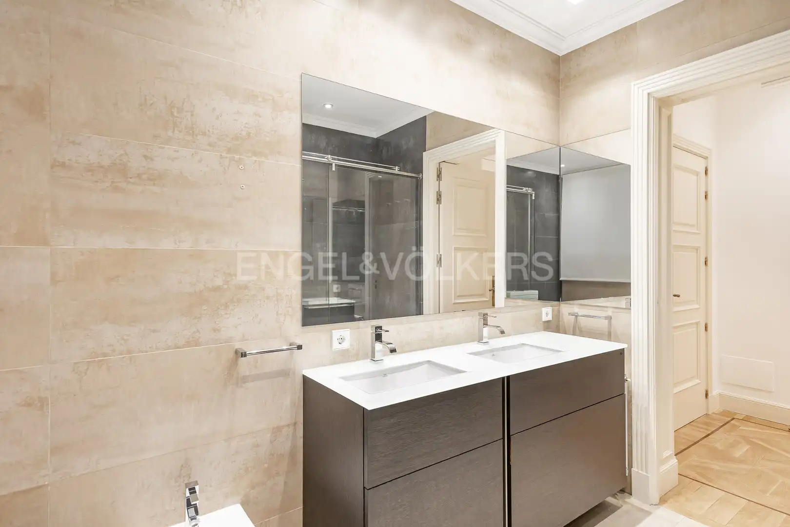 Badezimmer von Wohnung zur Miete in Madrid mit Klimaanlage und Heizung