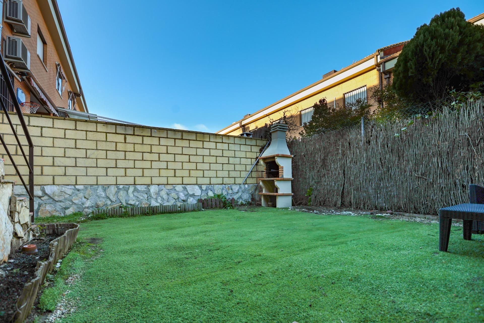 Garden of Single-family semi-detached for sale in Valdemoro  with Air Conditioner, Private garden and Terrace