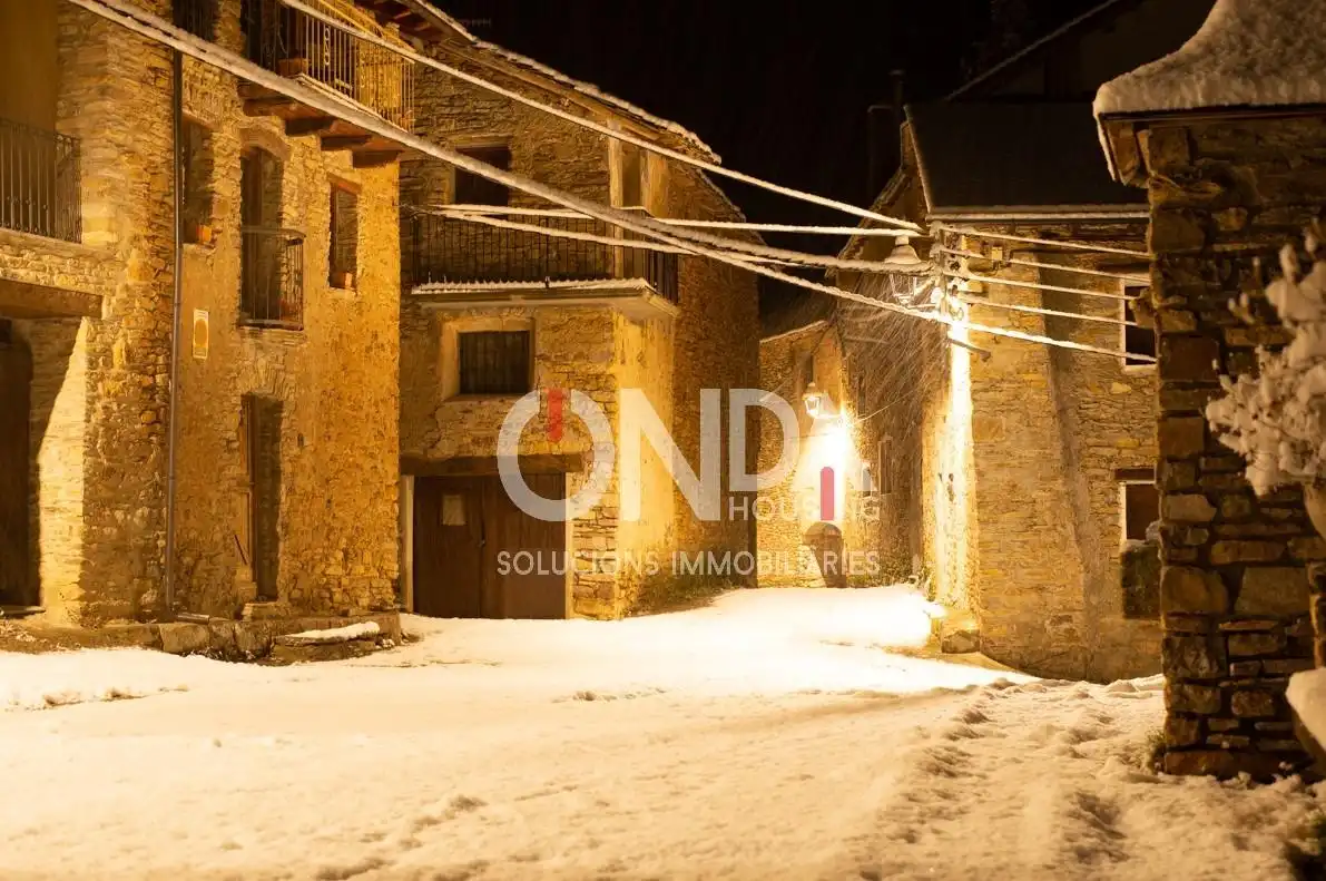 Vista exterior de Casa adosada en venda en Soriguera amb Calefacció, Traster i Moblat