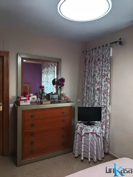 Dormitori de Casa adosada en venda en Linares amb Calefacció, Traster i Piscina
