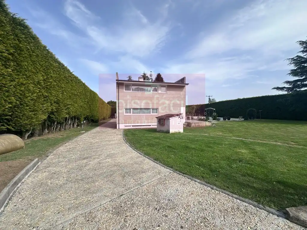 Garden of Houses for sale in Guntín