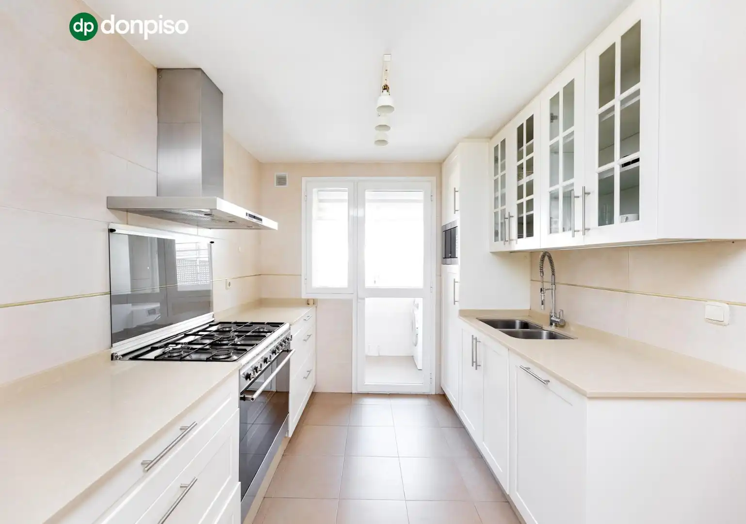 Cocina de Casa adosada en venta en Granada con Aire acondicionado, Calefacción y Piscina comunitaria