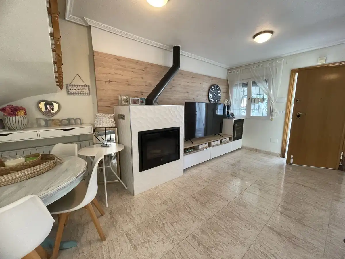 Sala d'estar de Casa o xalet en venda en Pilar de la Horadada amb Aire condicionat, Jardí privat i Terrassa