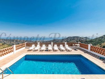 Maison rustique avec balcon à vendre à Torrox Pueblo
