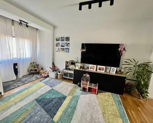 Living room of Flat for sale in  Zaragoza Capital  with Air Conditioner, Heating and Parquet flooring