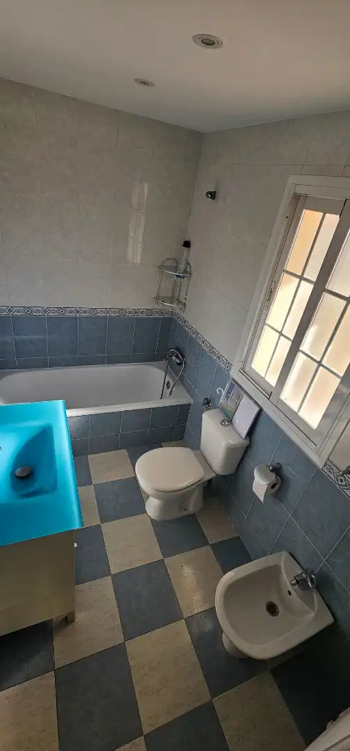 Baño de Ático de alquiler en Maracena con Aire acondicionado, Terraza y Amueblado