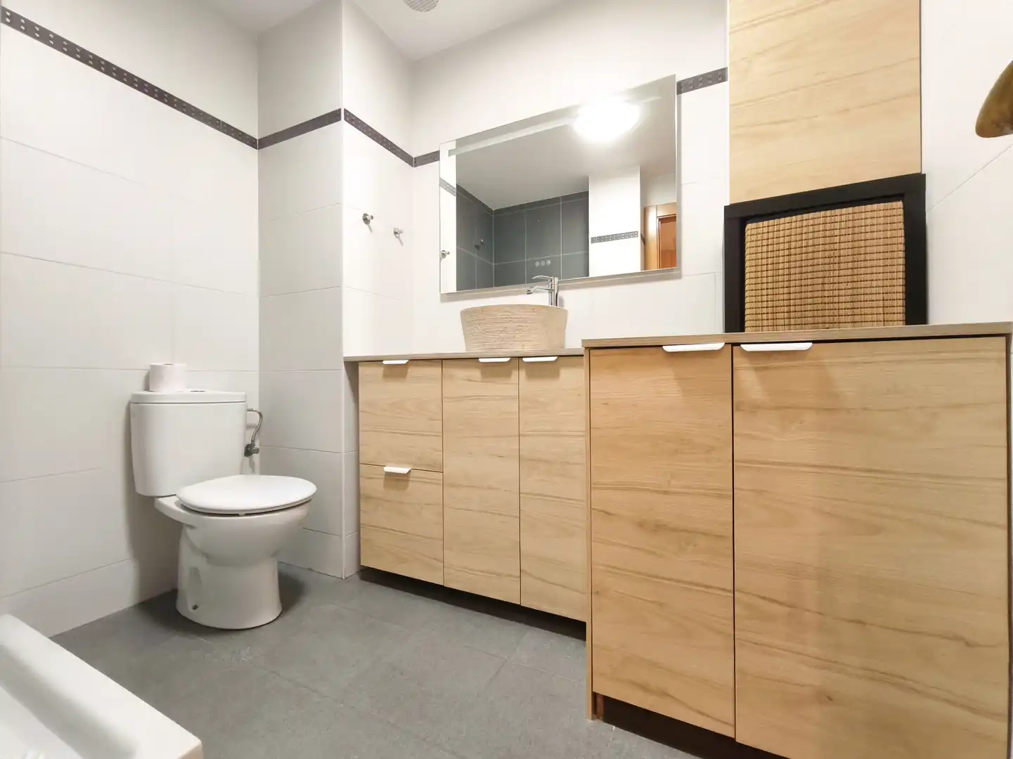 Bathroom of Flat for sale in Entrena  with Air Conditioner, Heating and Parquet flooring