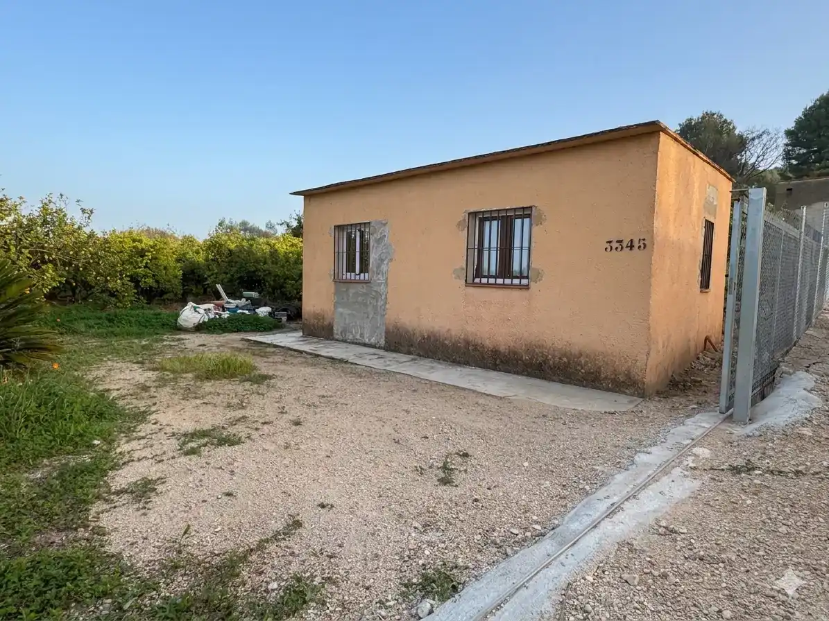 Vista exterior de Finca rústica en venda en Orba amb Jardí privat, Traster i Moblat