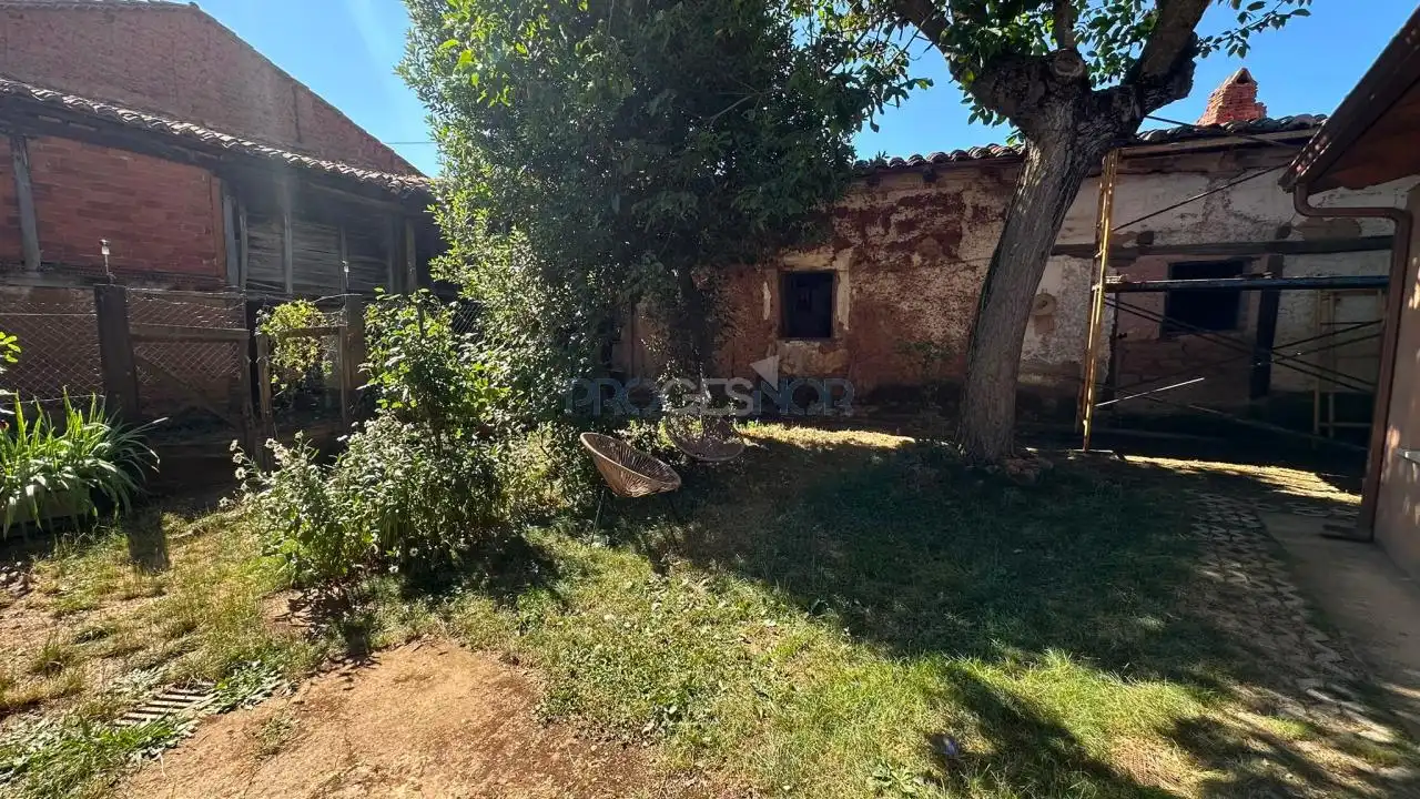 Finca rústica en venda en Chozas de Abajo amb Calefacció, Jardí privat i Moblat