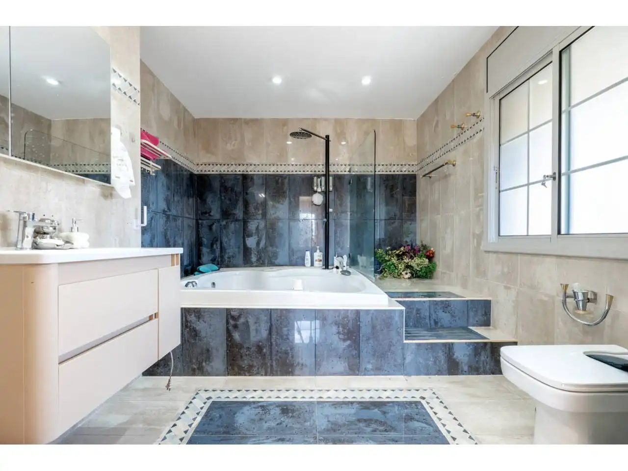 Bathroom of Houses for sale in Cabrils, Barcelona