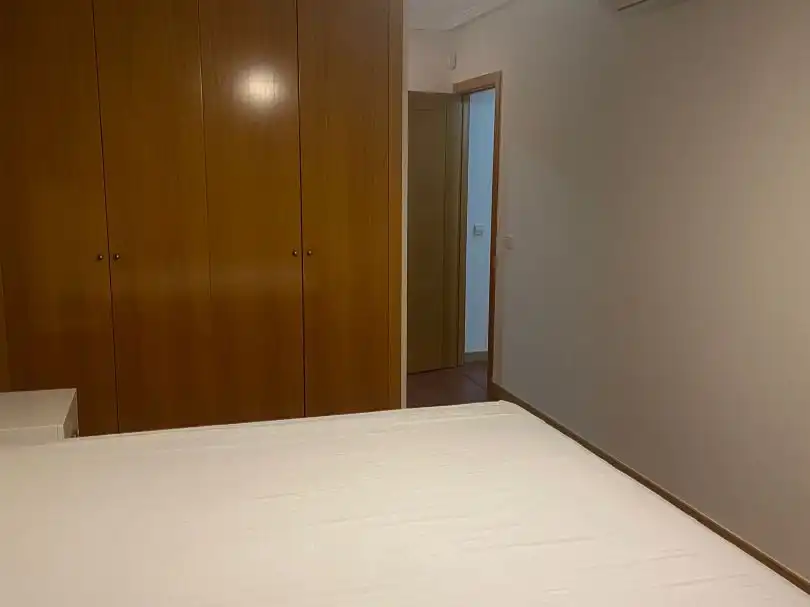 Dormitori de Pis de lloguer en Getafe amb Aire condicionat, Terrassa i Traster
