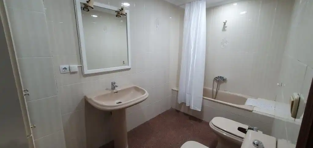 Badezimmer von Wohnung zur Miete in Petrer mit Möbliert, Ofen und Waschmaschine