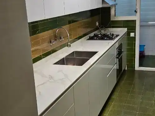 Cuina de Apartament de lloguer en Barcelona amb Jardí privat, Parquet i Moblat