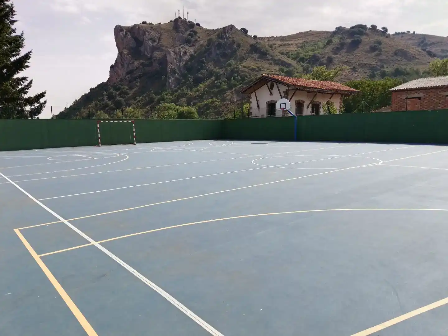 Aparcament de Pis en venda en Ezcaray amb Piscina i Balcó