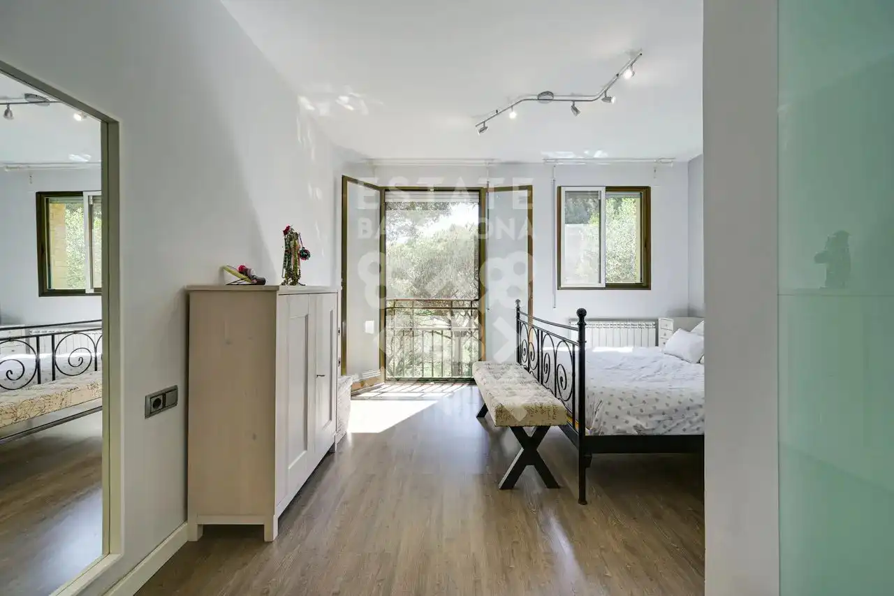 Schlafzimmer von Einfamilien-Reihenhaus zum Verkauf in Mataró mit Klimaanlage, Heizung und Terrasse