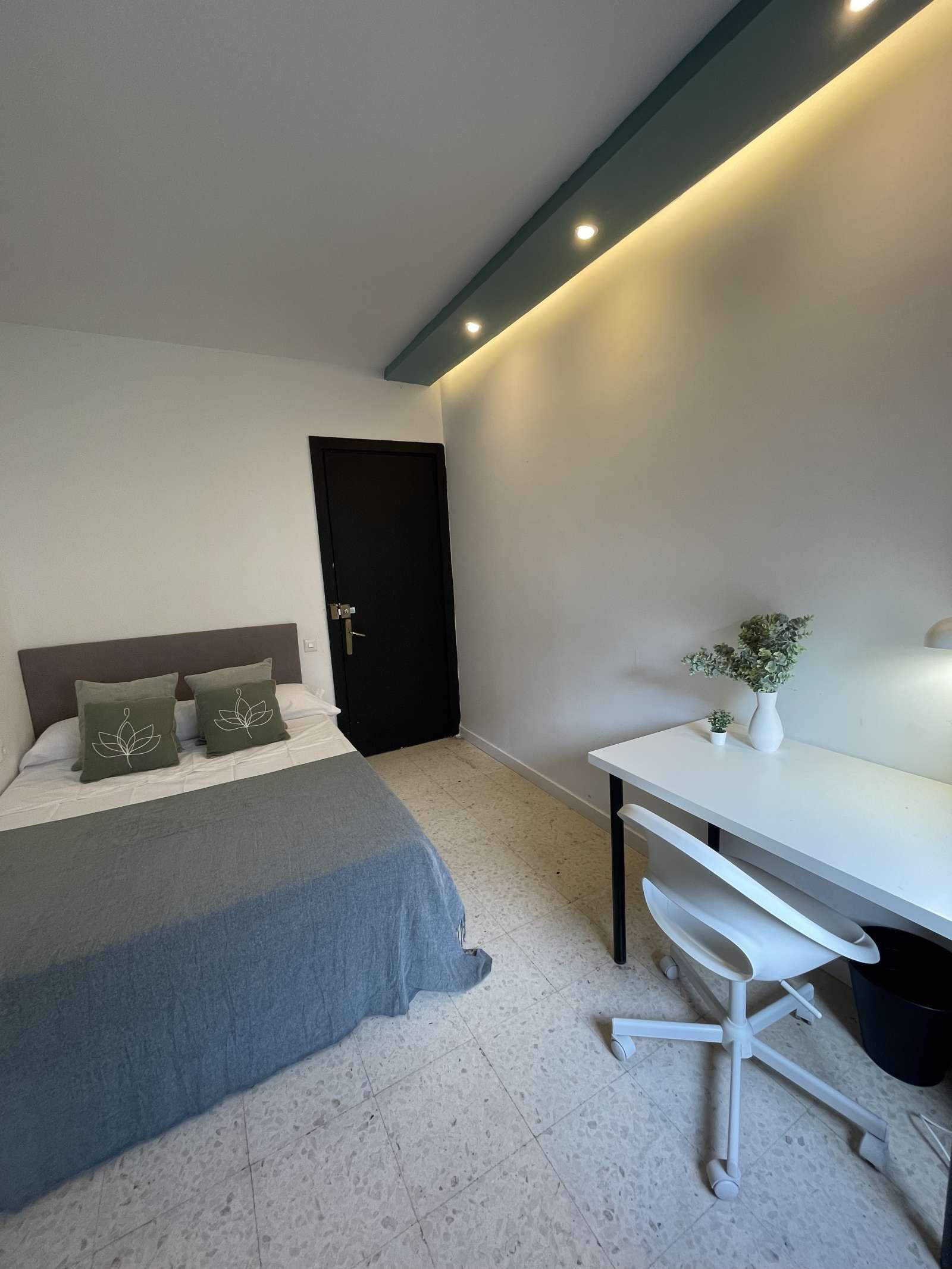 Bedroom of Flat to share in  Sevilla Capital  with Air Conditioner and Terrace