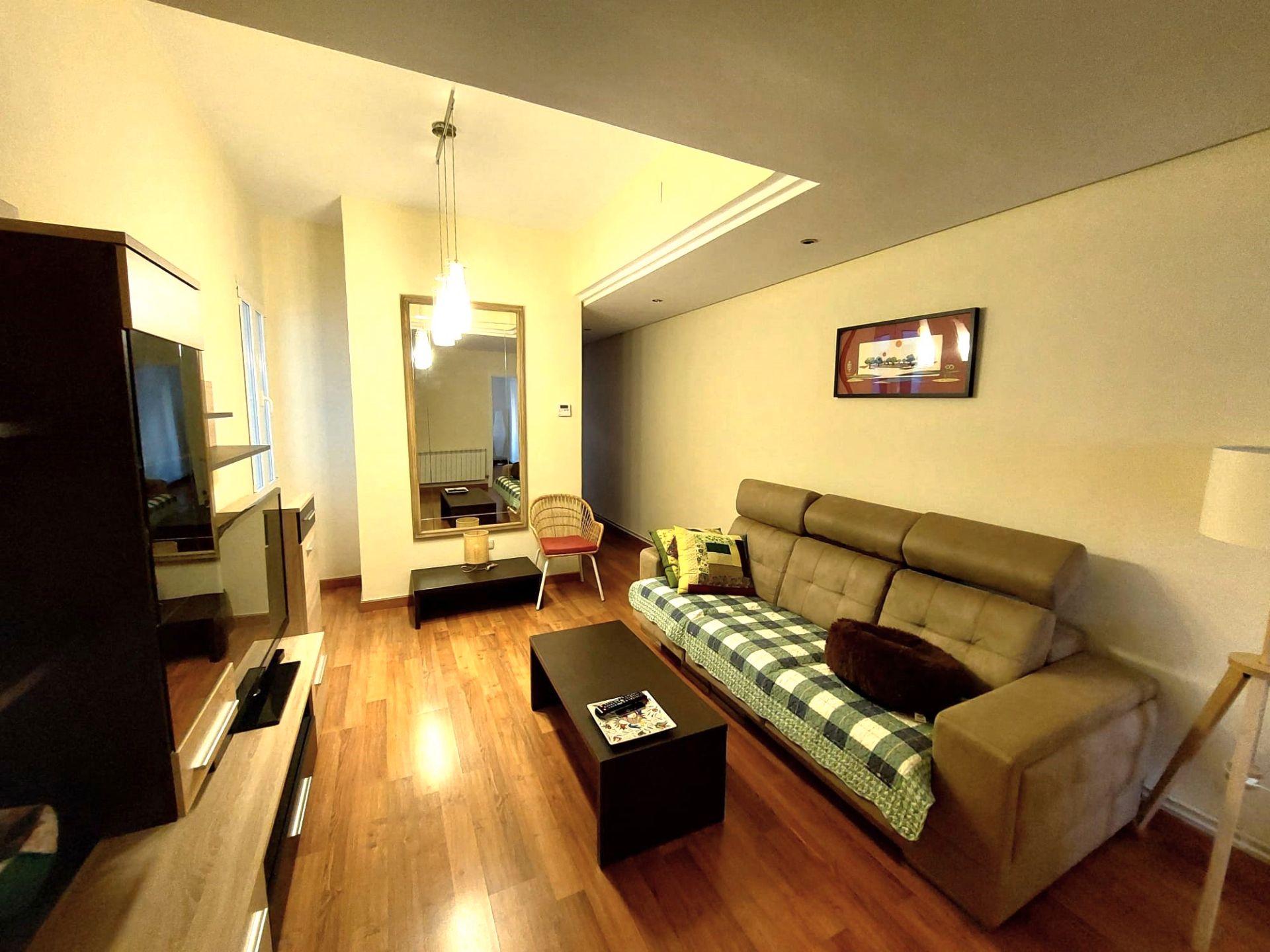 Sala d'estar de Pis en venda en León Capital  amb Calefacció, Jardí privat i Traster