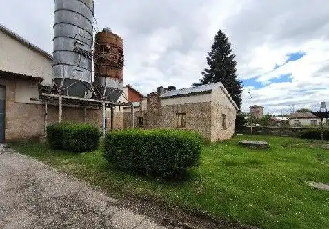 Vista exterior de Nau industrial en venda en Hacinas