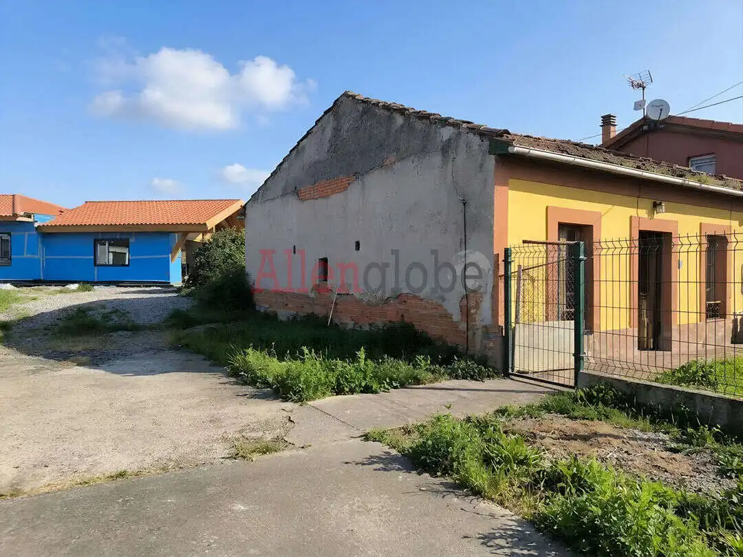 Houses for sale in Llanera  with Private garden